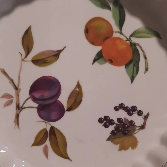 Royal Worcester Eversham White Gold Fruit Quiche Plate Dish 8 3/4 Inch Porcelain - Picture 7 of 8